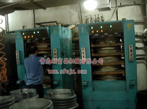 順富昌內(nèi)胎硫化機www.rongdassab.com